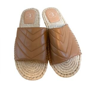 Oasis Society Sona Beige/Cream Quilted Slide Espadrille Jute Sandals Size 10